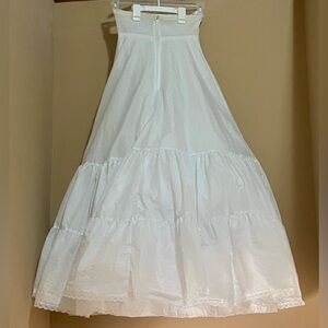 VGU Sz-4/6(S) David’s Bridal Strapless Full Length White Tiered High Waist Slip